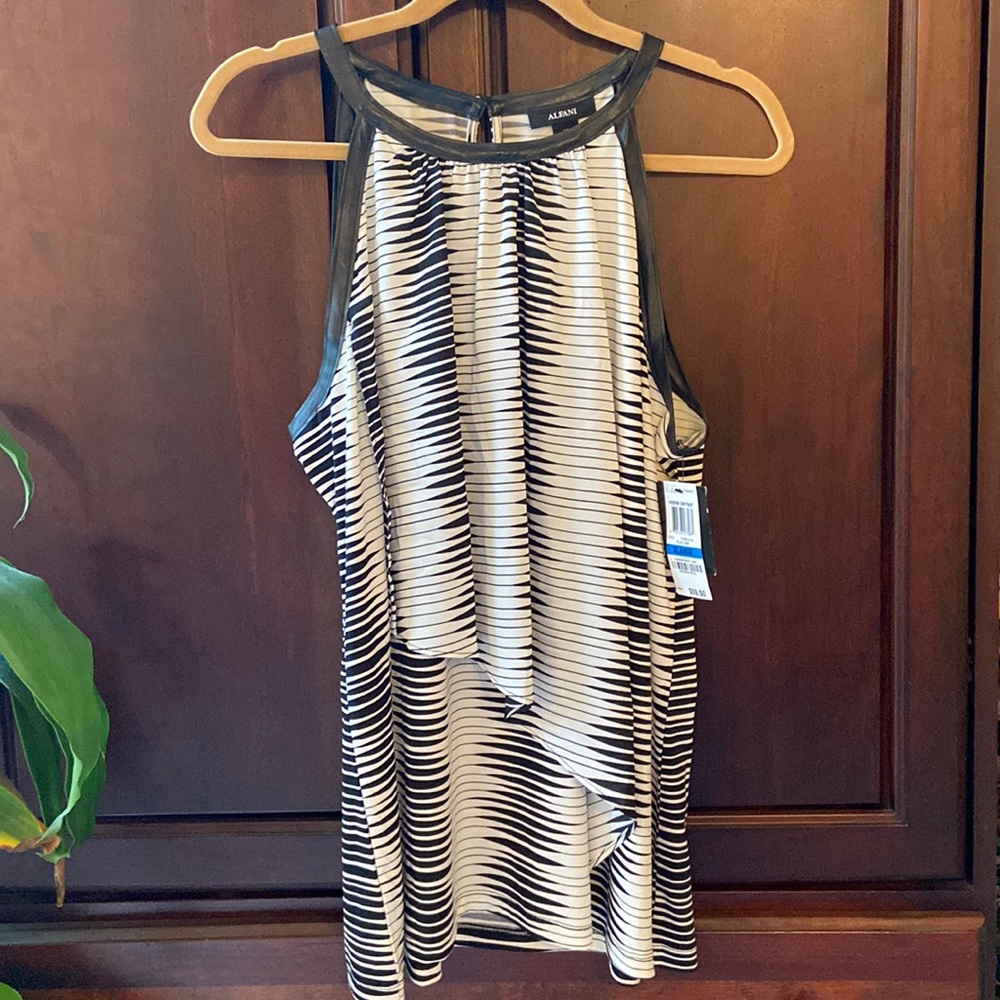 Alfani Black & Winter White Pulse Lines Long Top